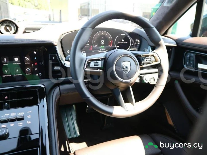 Porsche Panamera Зеленый