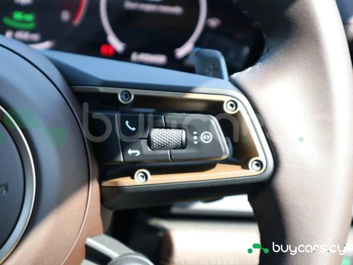 Porsche Panamera Зеленый