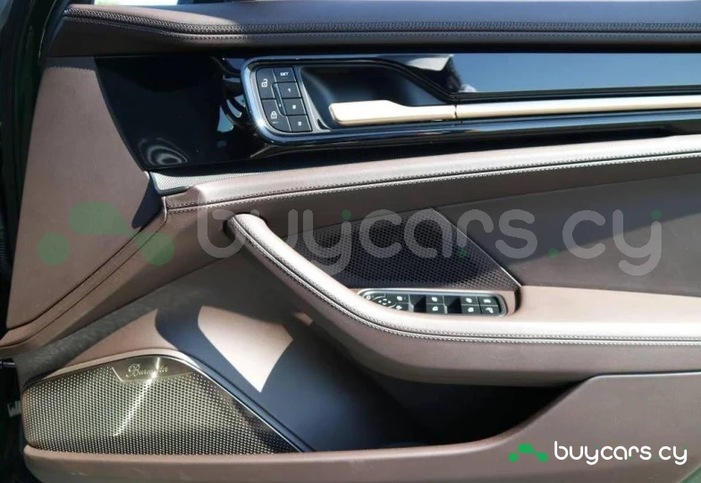 Porsche Panamera Зеленый