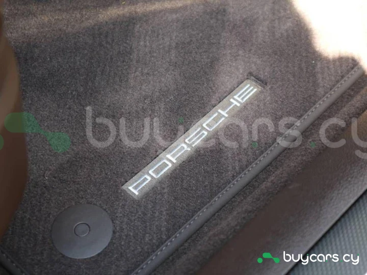 Porsche Panamera Зеленый