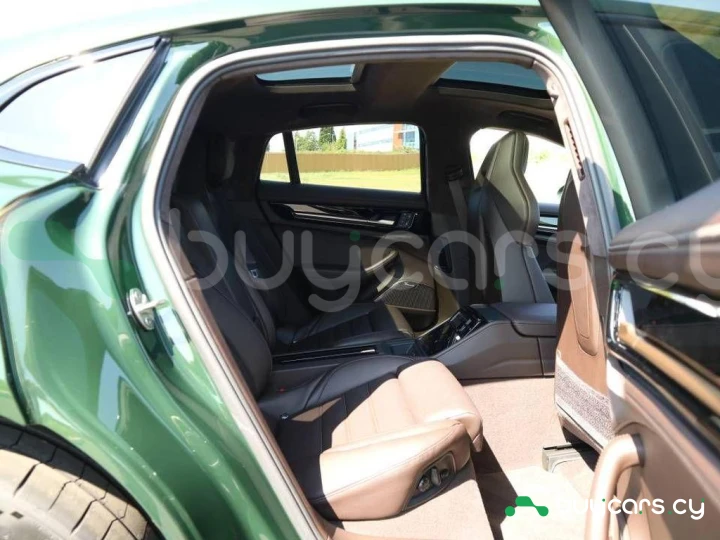 Porsche Panamera Зеленый