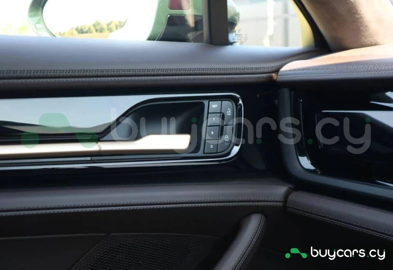 Porsche Panamera Зеленый