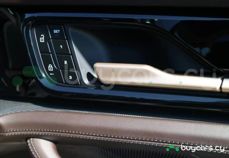 Porsche Panamera Зеленый