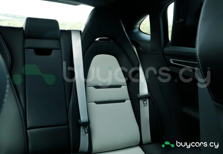 Porsche Panamera Белый