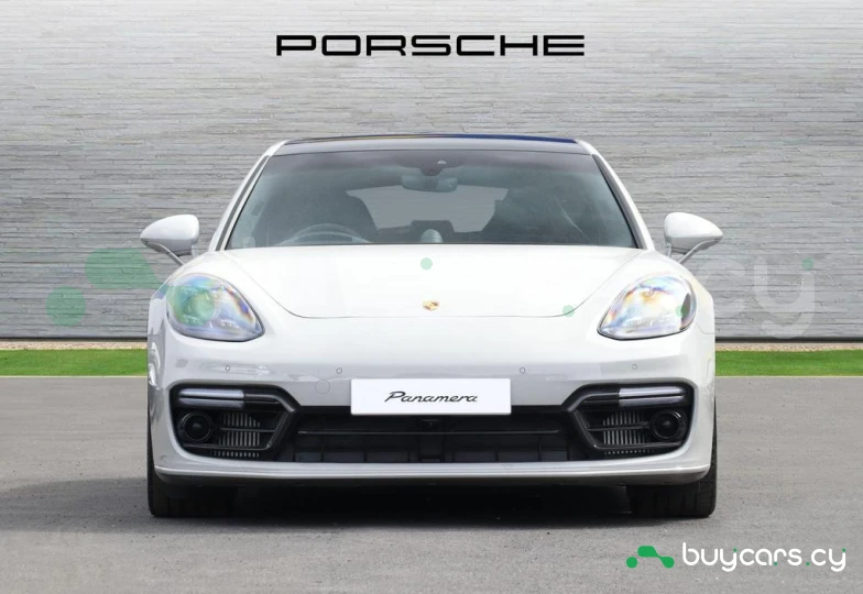 Porsche Panamera Белый