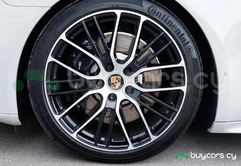 Porsche Panamera Белый