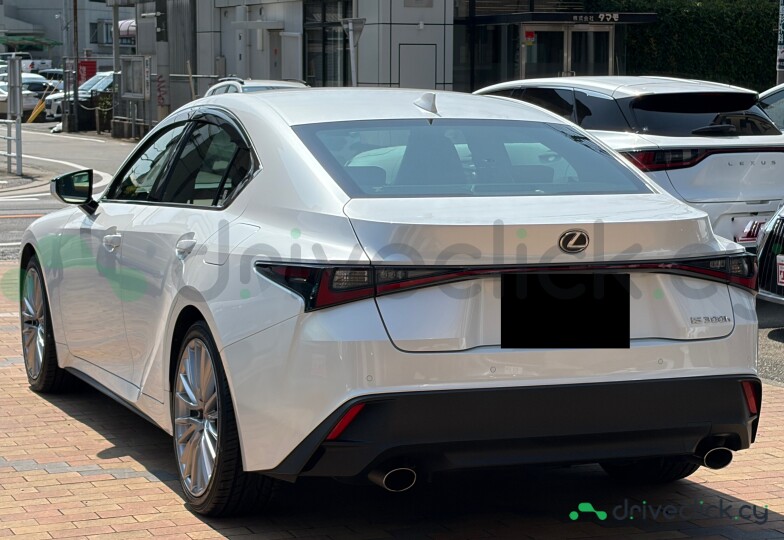 Lexus IS White