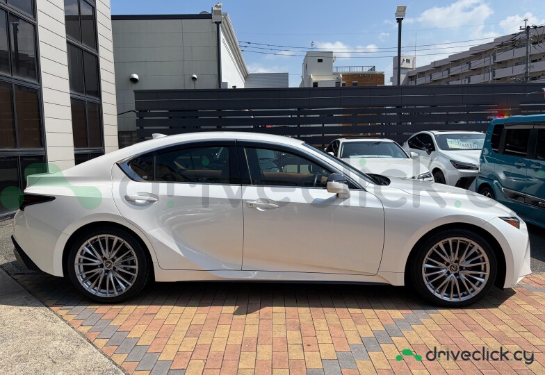 Lexus IS White