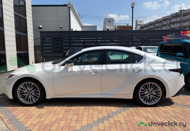 Lexus IS White