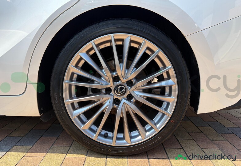 Lexus IS White