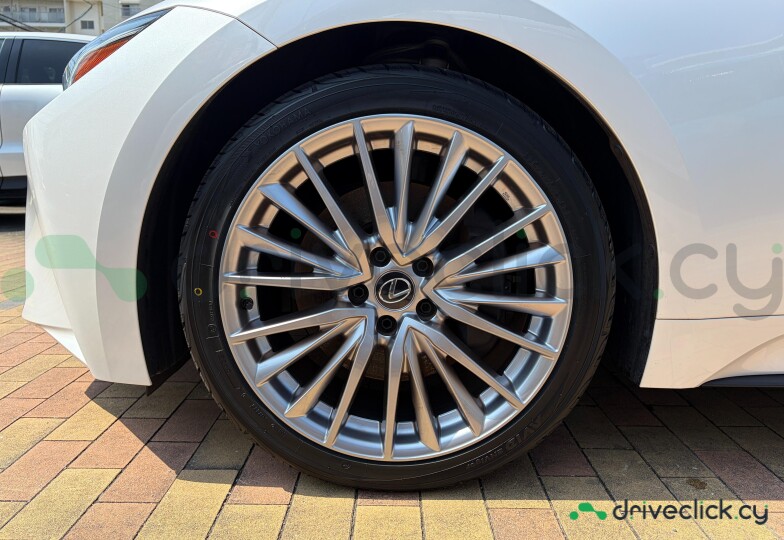 Lexus IS White