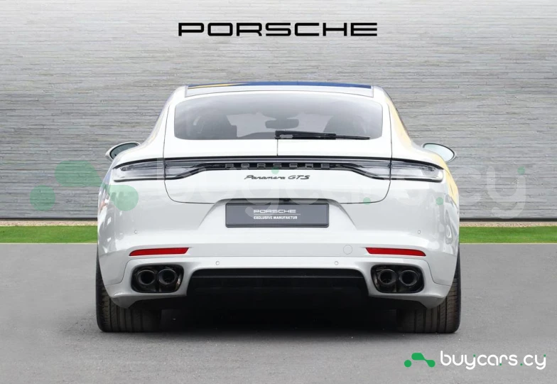 Porsche Panamera Белый