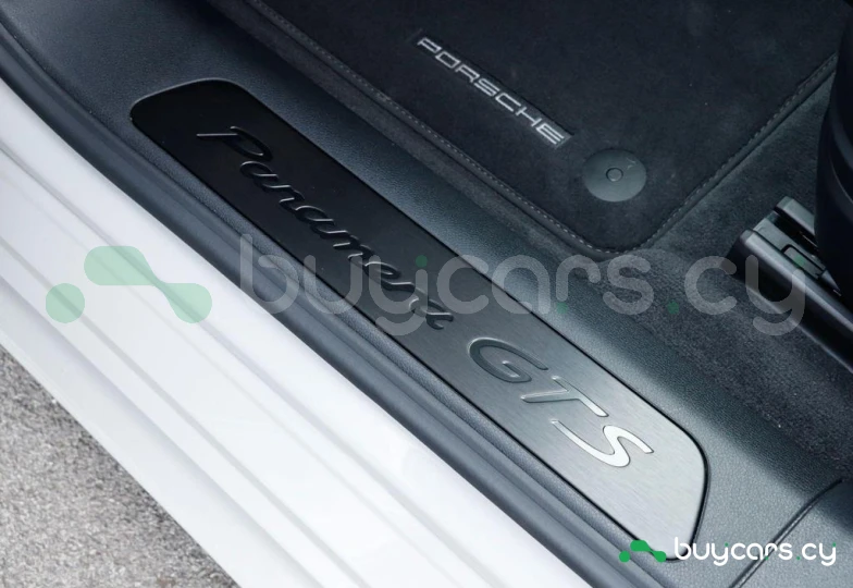 Porsche Panamera Белый