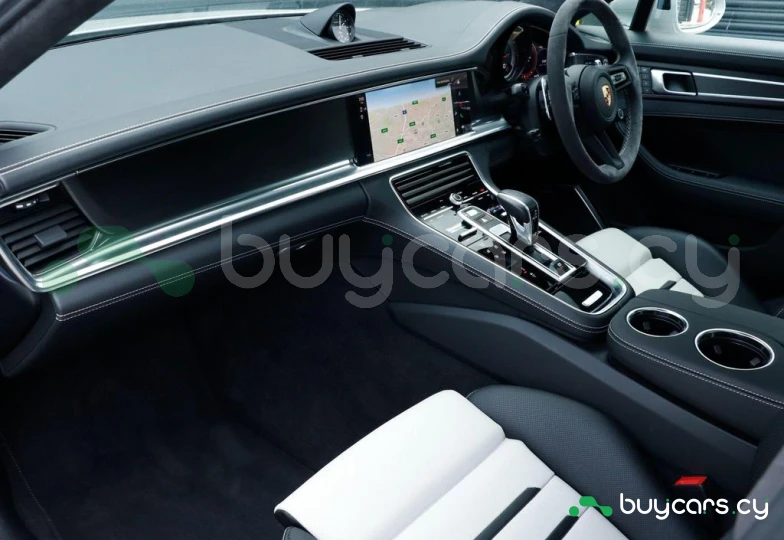 Porsche Panamera Белый