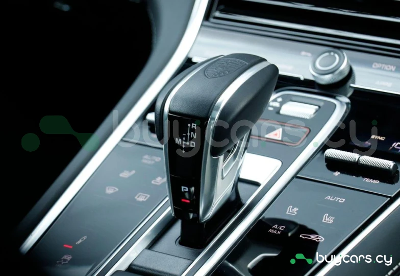 Porsche Panamera Белый