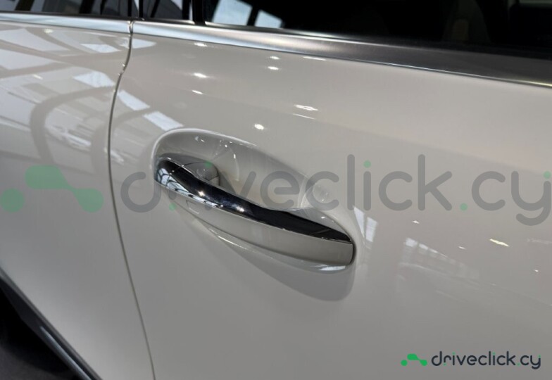 Mercedes EQB Белый