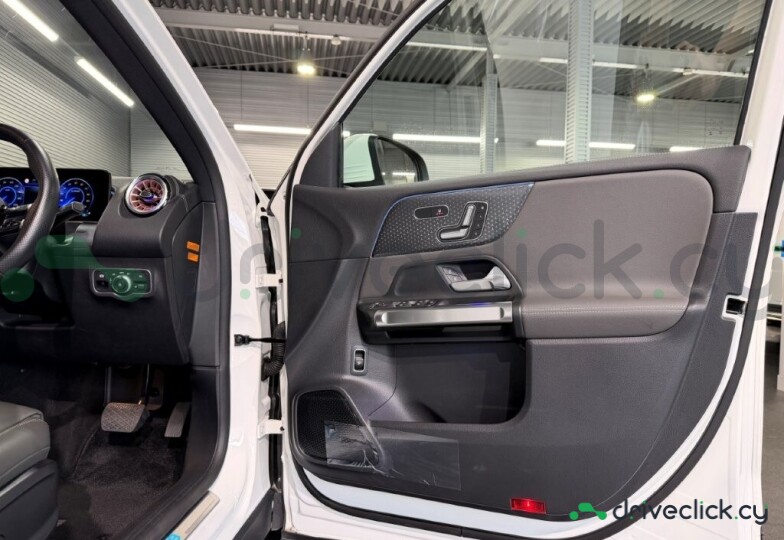 Mercedes EQB Белый