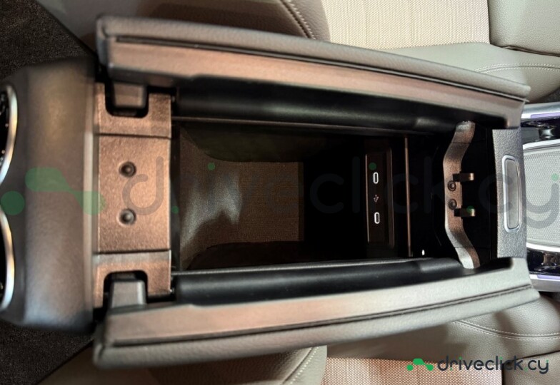Mercedes EQB Белый