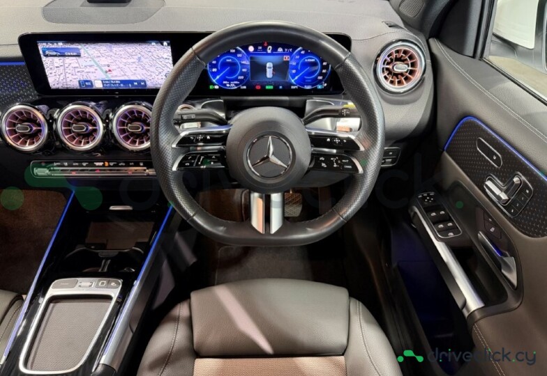 Mercedes EQB Белый