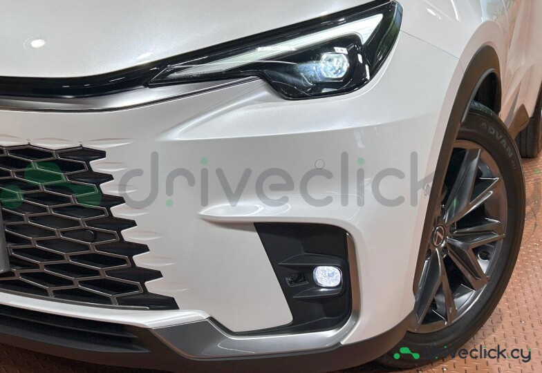 Lexus LBX White