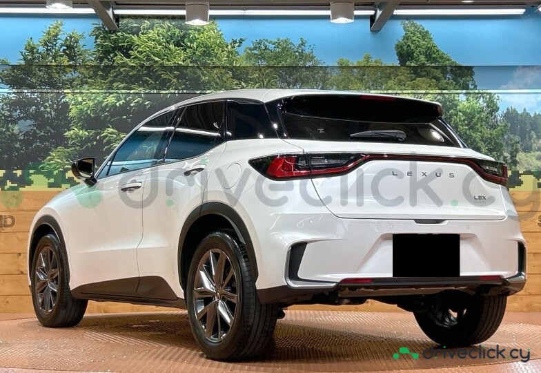Lexus LBX White