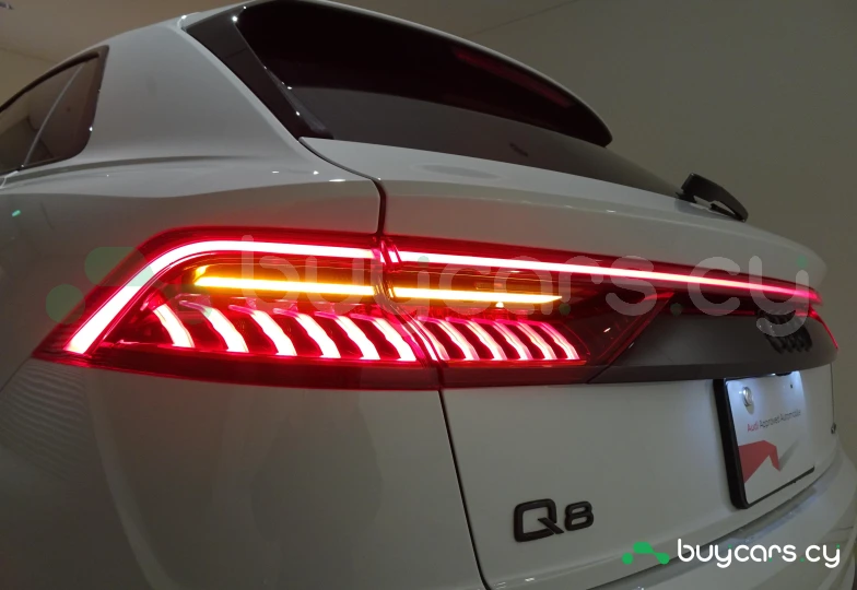 Audi Q8 White