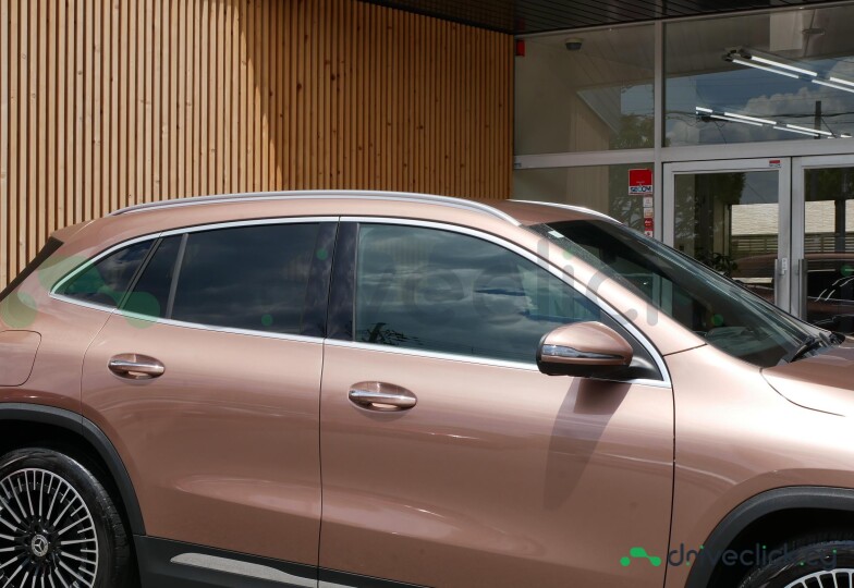 Mercedes EQA Коричневый
