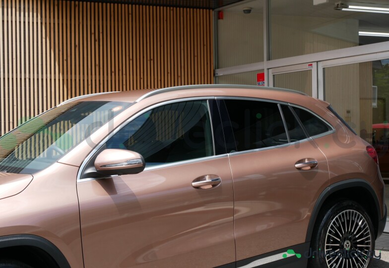 Mercedes EQA Коричневый