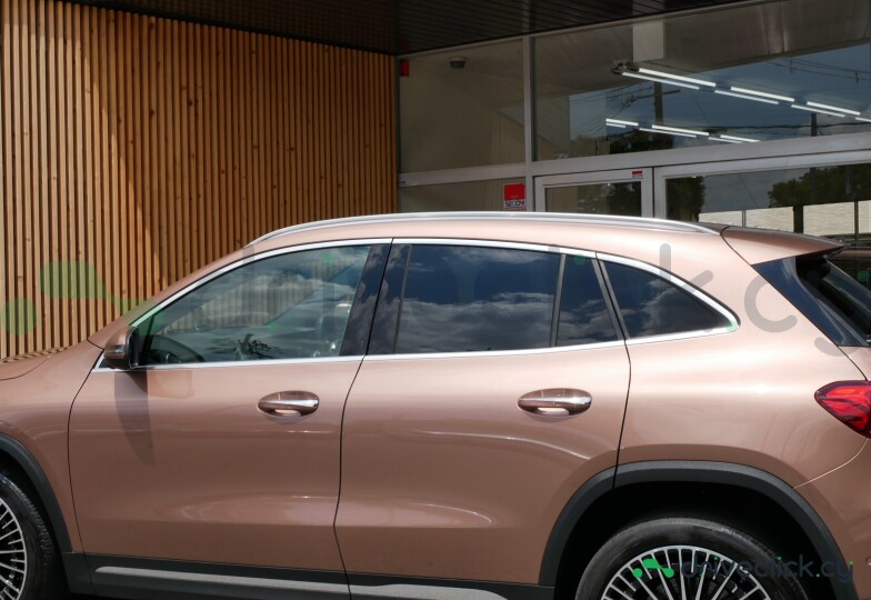 Mercedes EQA Коричневый