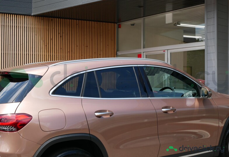 Mercedes EQA Коричневый