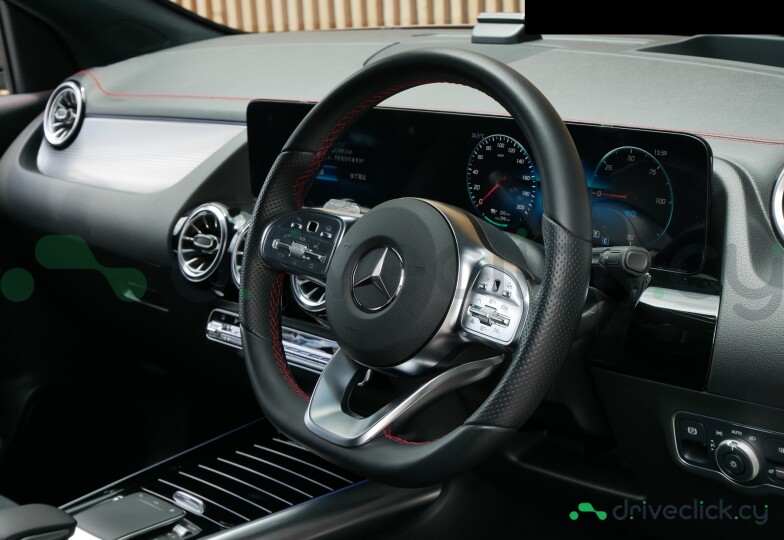 Mercedes EQA Коричневый