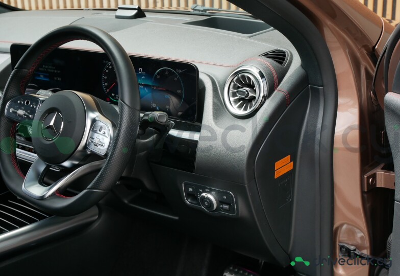 Mercedes EQA Коричневый