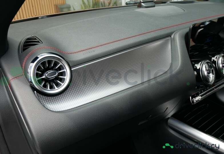 Mercedes EQA Коричневый