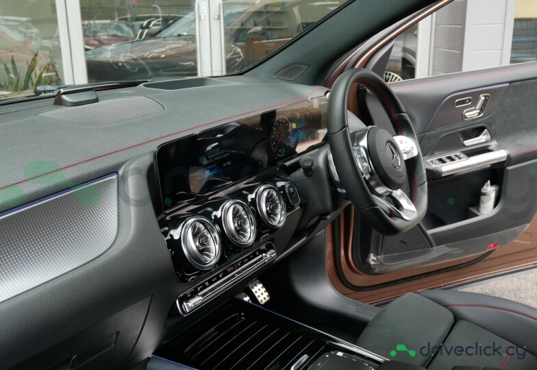 Mercedes EQA Коричневый