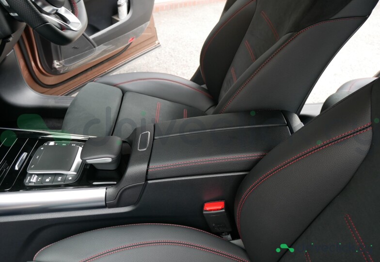 Mercedes EQA Коричневый