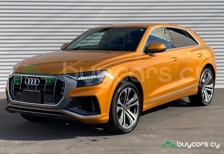 Audi Q8 Золотой