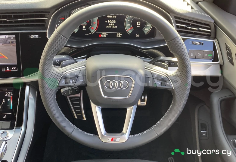 Audi Q8 Золотой