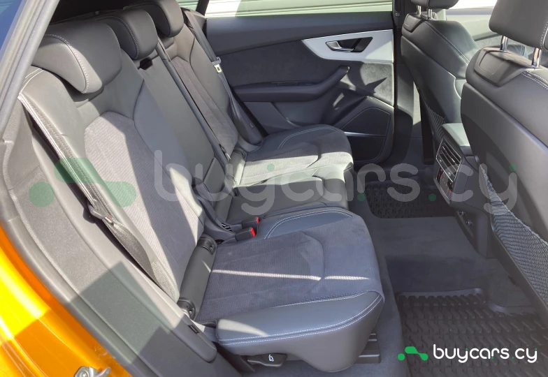 Audi Q8 Золотой