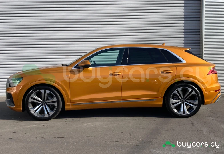 Audi Q8 Золотой
