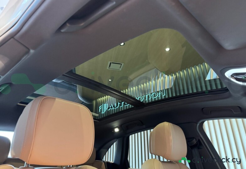 Porsche Macan White