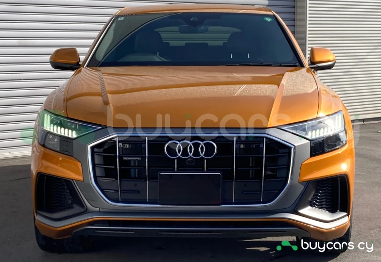 Audi Q8 Золотой