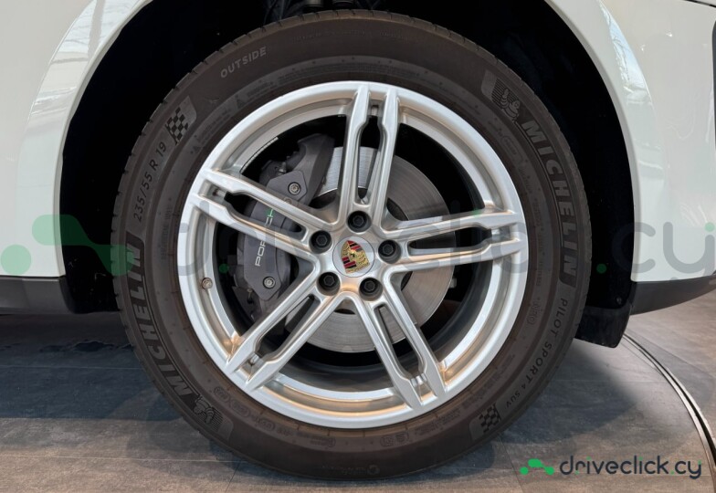 Porsche Macan White