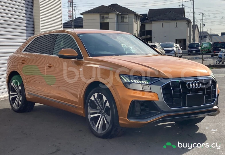 Audi Q8 Золотой