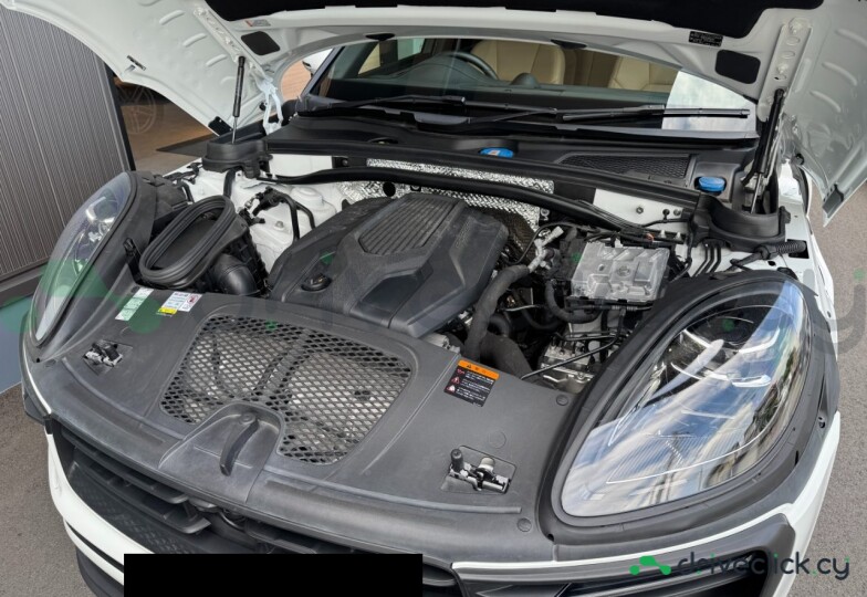 Porsche Macan White