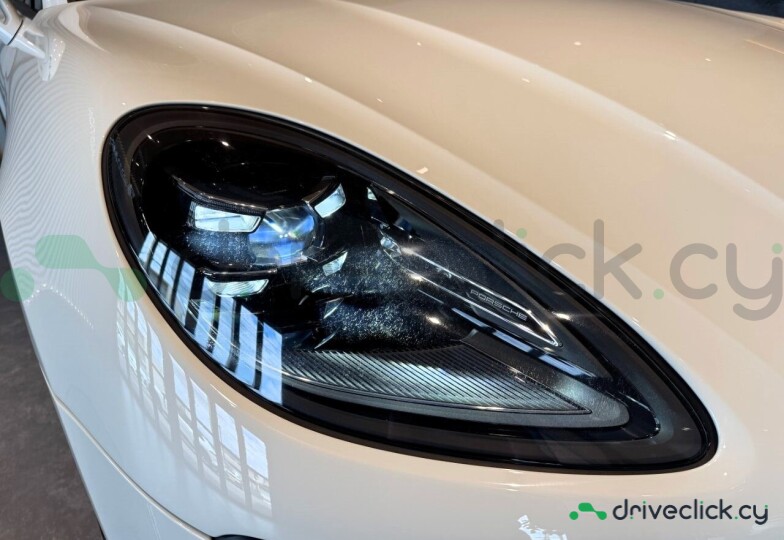 Porsche Macan White