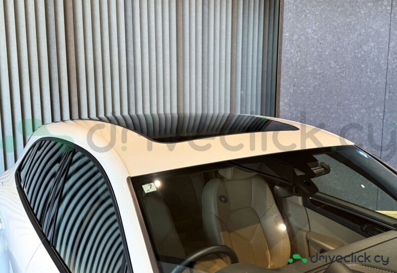 Porsche Macan White
