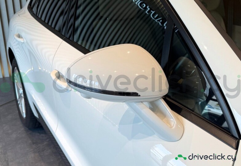 Porsche Macan White