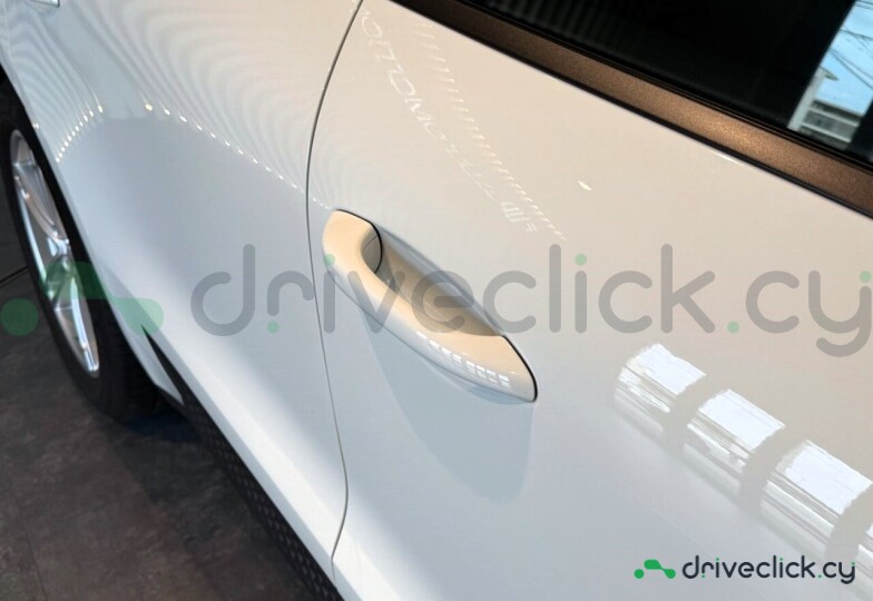 Porsche Macan White