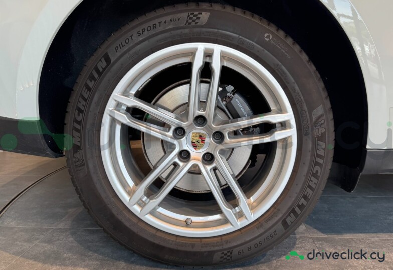 Porsche Macan White