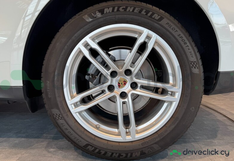 Porsche Macan White